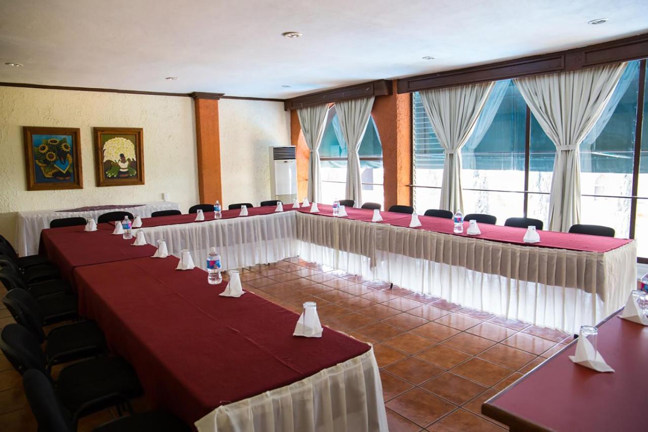 Hotel & Suites Villa Del Sol Морелия Экстерьер фото