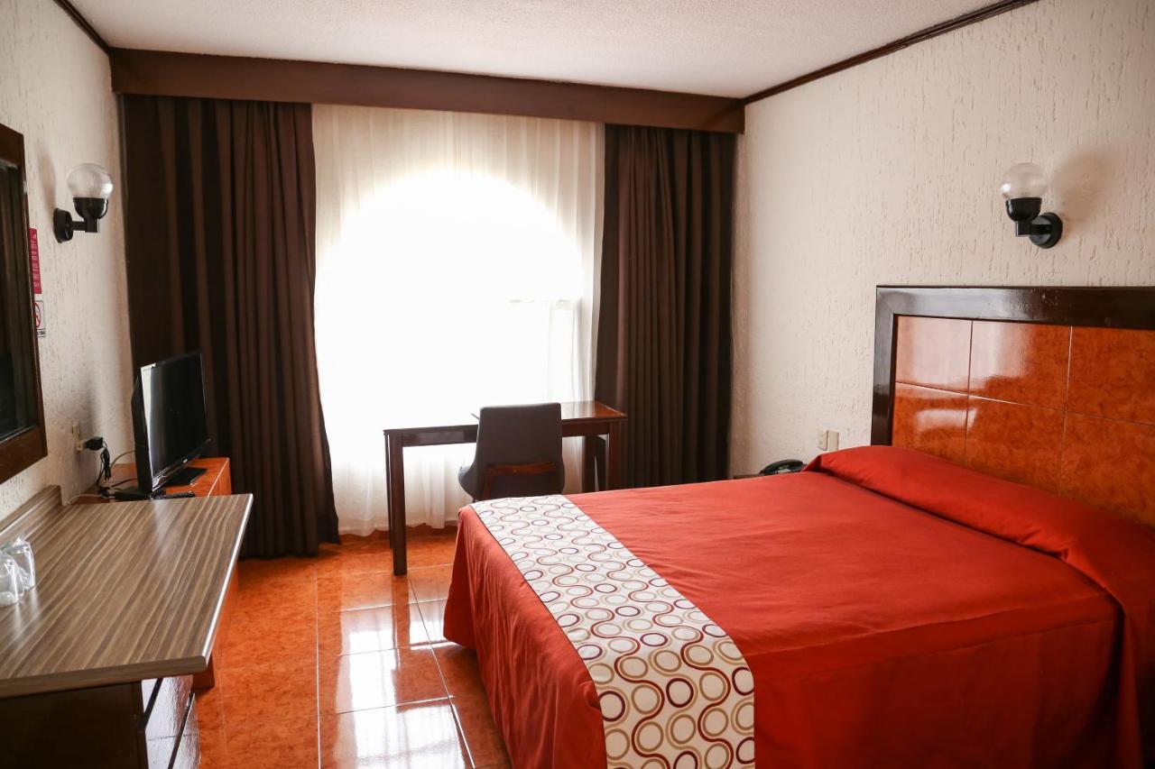 Hotel & Suites Villa Del Sol Морелия Экстерьер фото