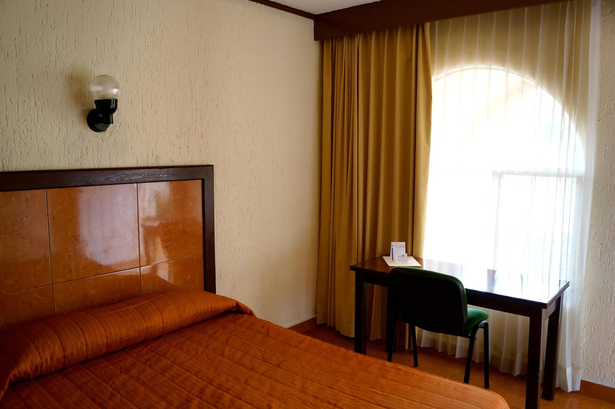 Hotel & Suites Villa Del Sol Морелия Экстерьер фото