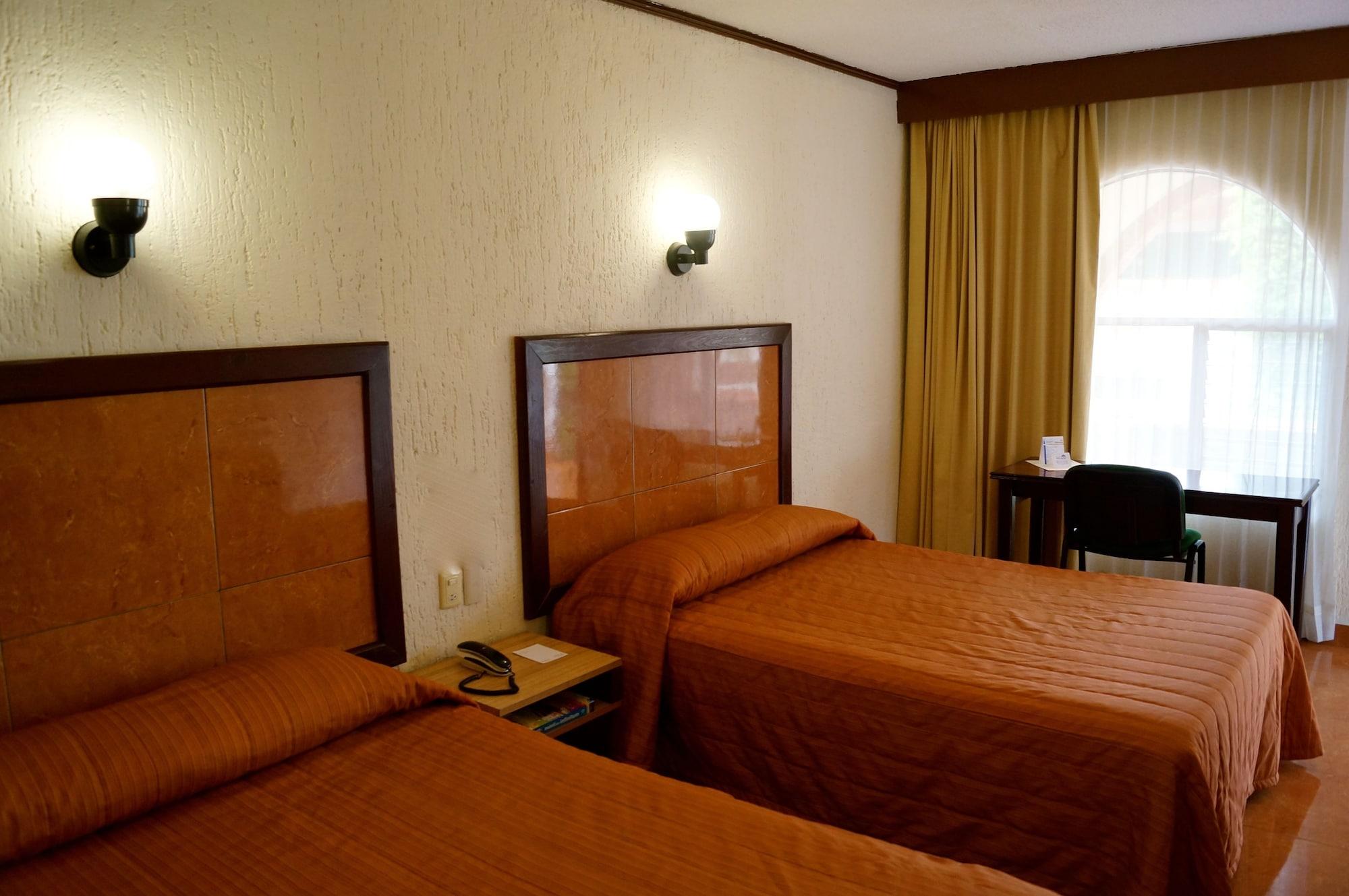Hotel & Suites Villa Del Sol Морелия Экстерьер фото