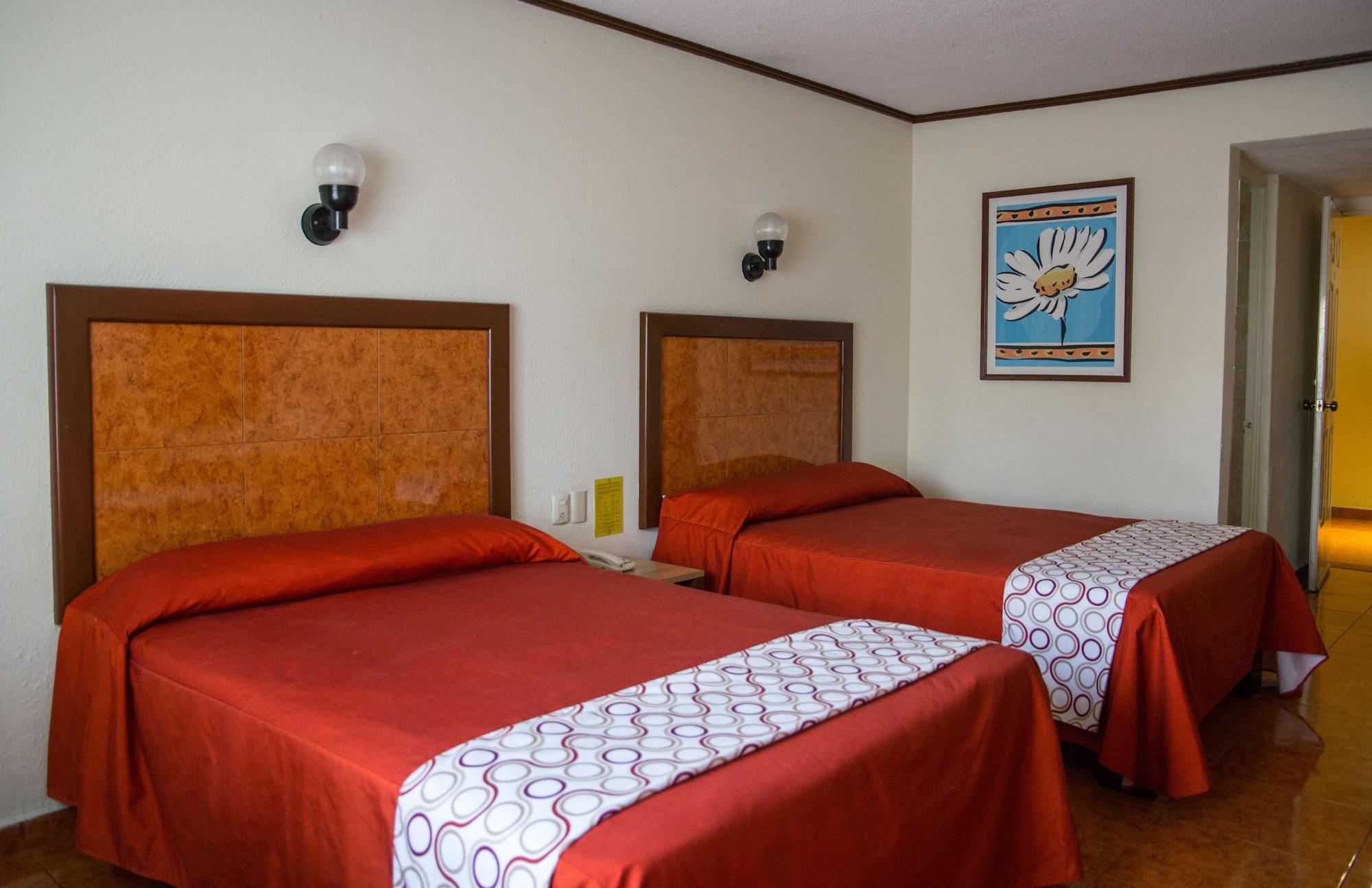 Hotel & Suites Villa Del Sol Морелия Экстерьер фото