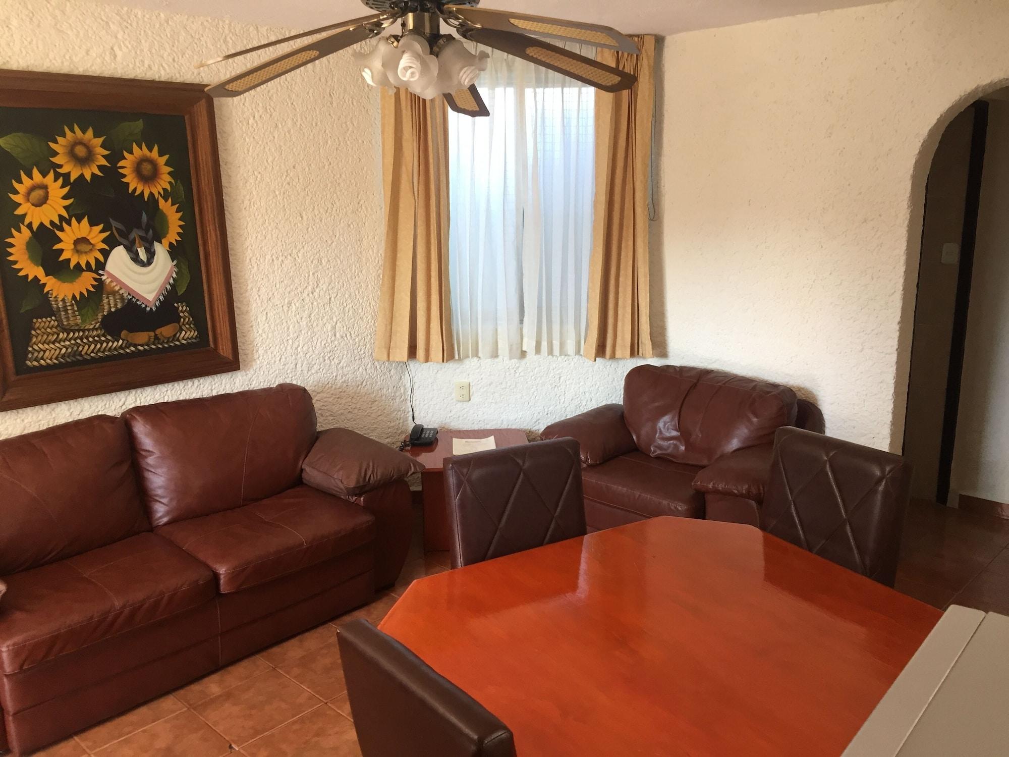 Hotel & Suites Villa Del Sol Морелия Экстерьер фото
