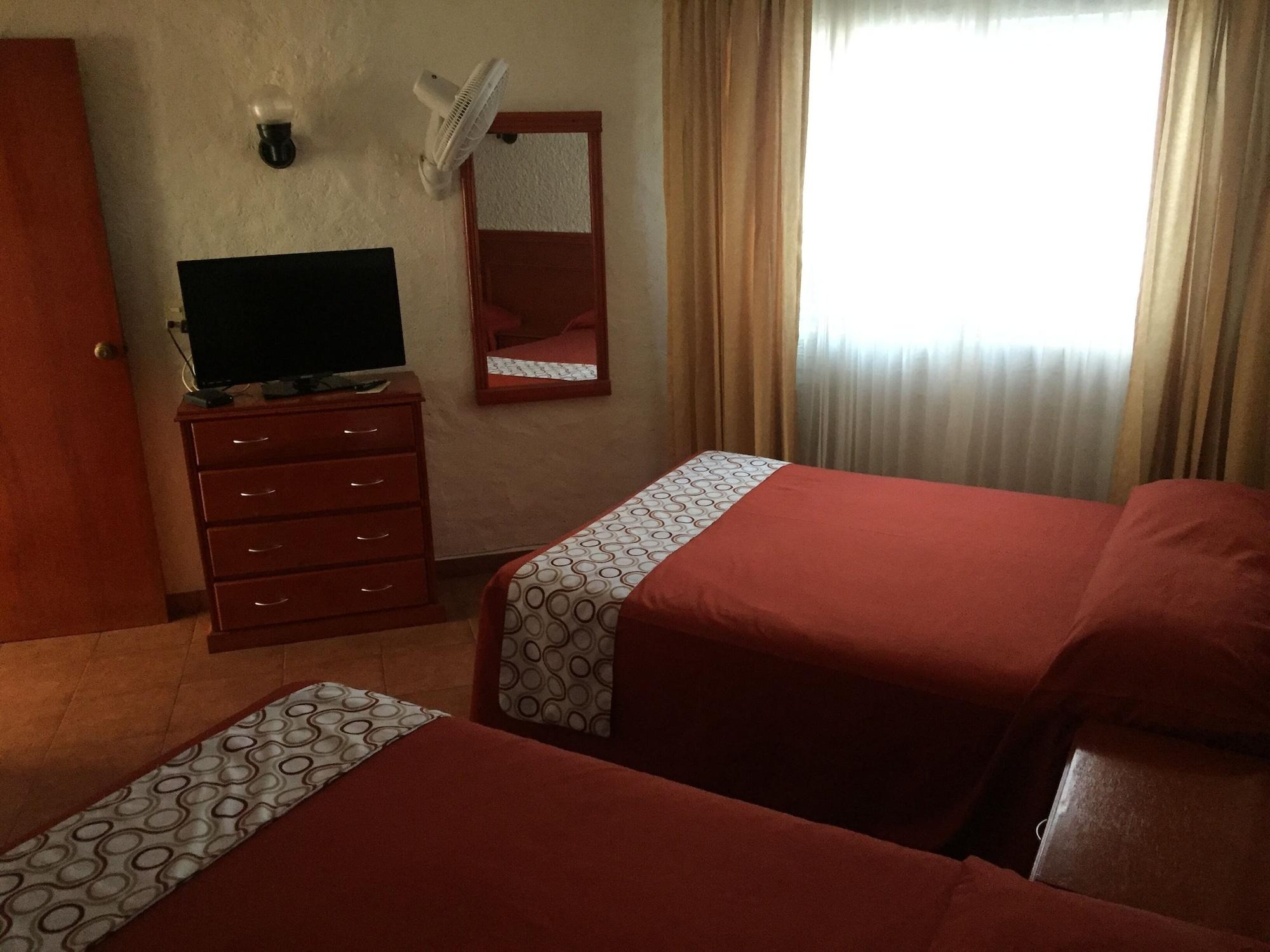 Hotel & Suites Villa Del Sol Морелия Экстерьер фото