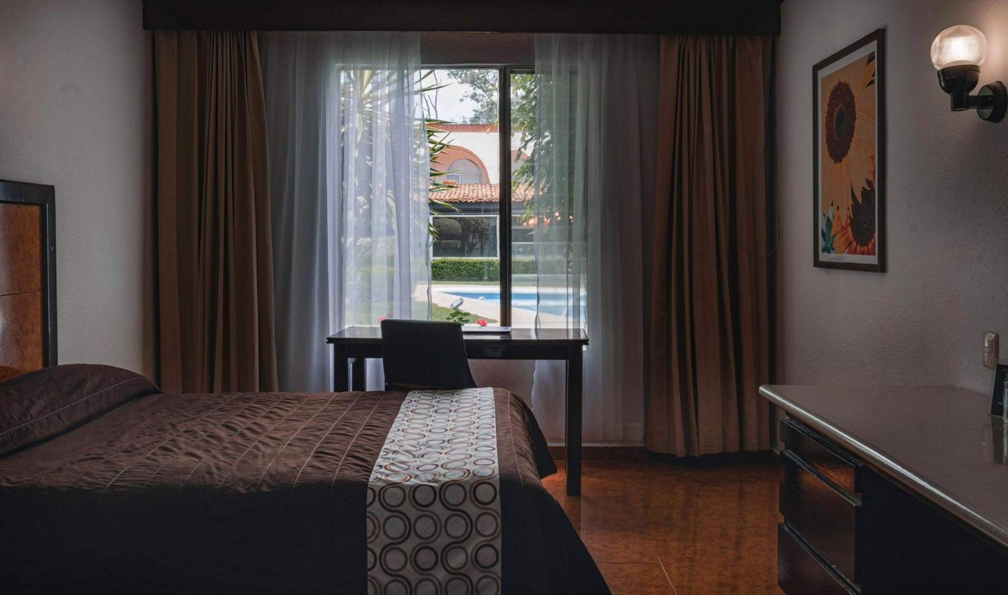 Hotel & Suites Villa Del Sol Морелия Экстерьер фото