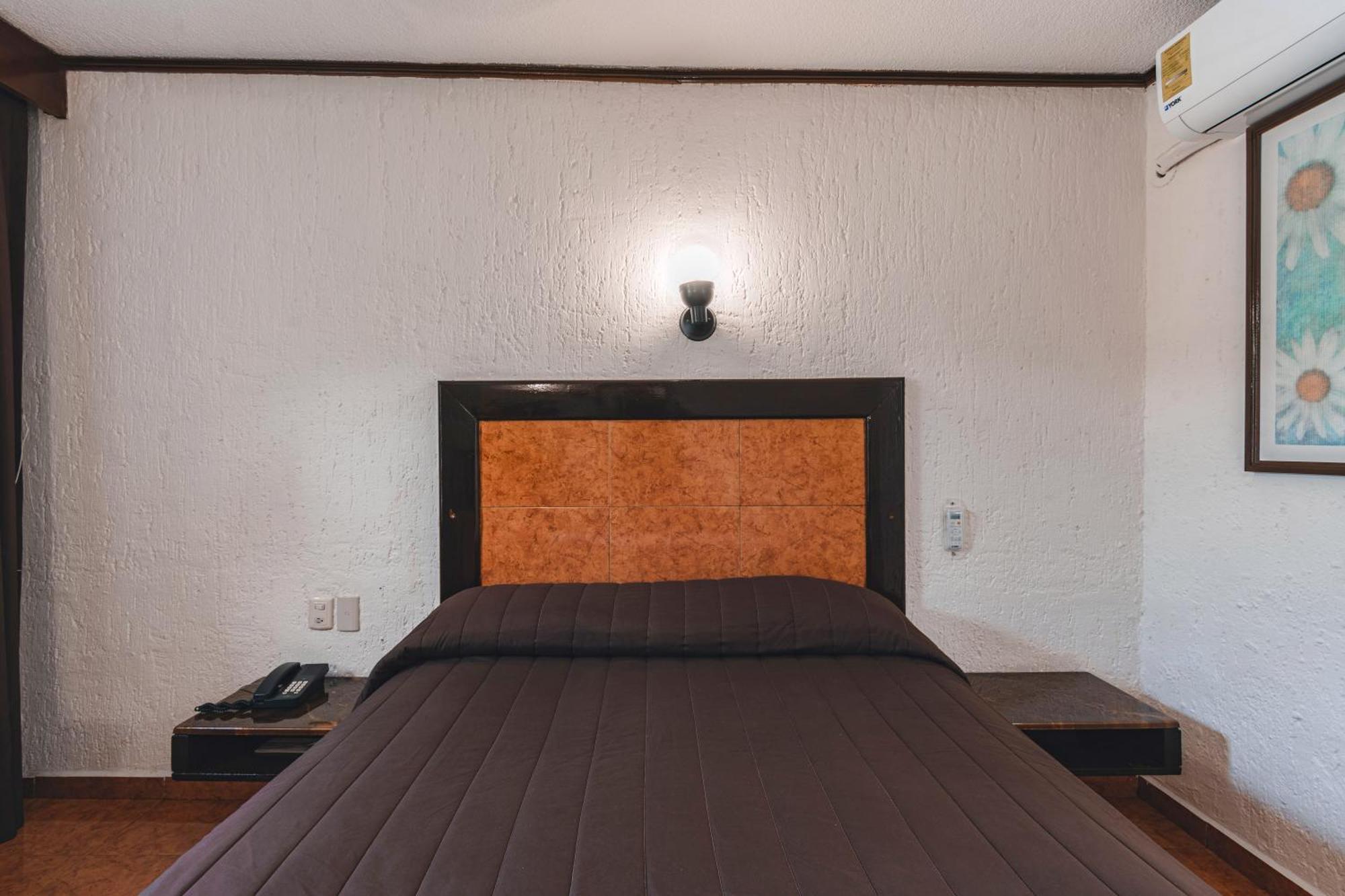 Hotel & Suites Villa Del Sol Морелия Экстерьер фото