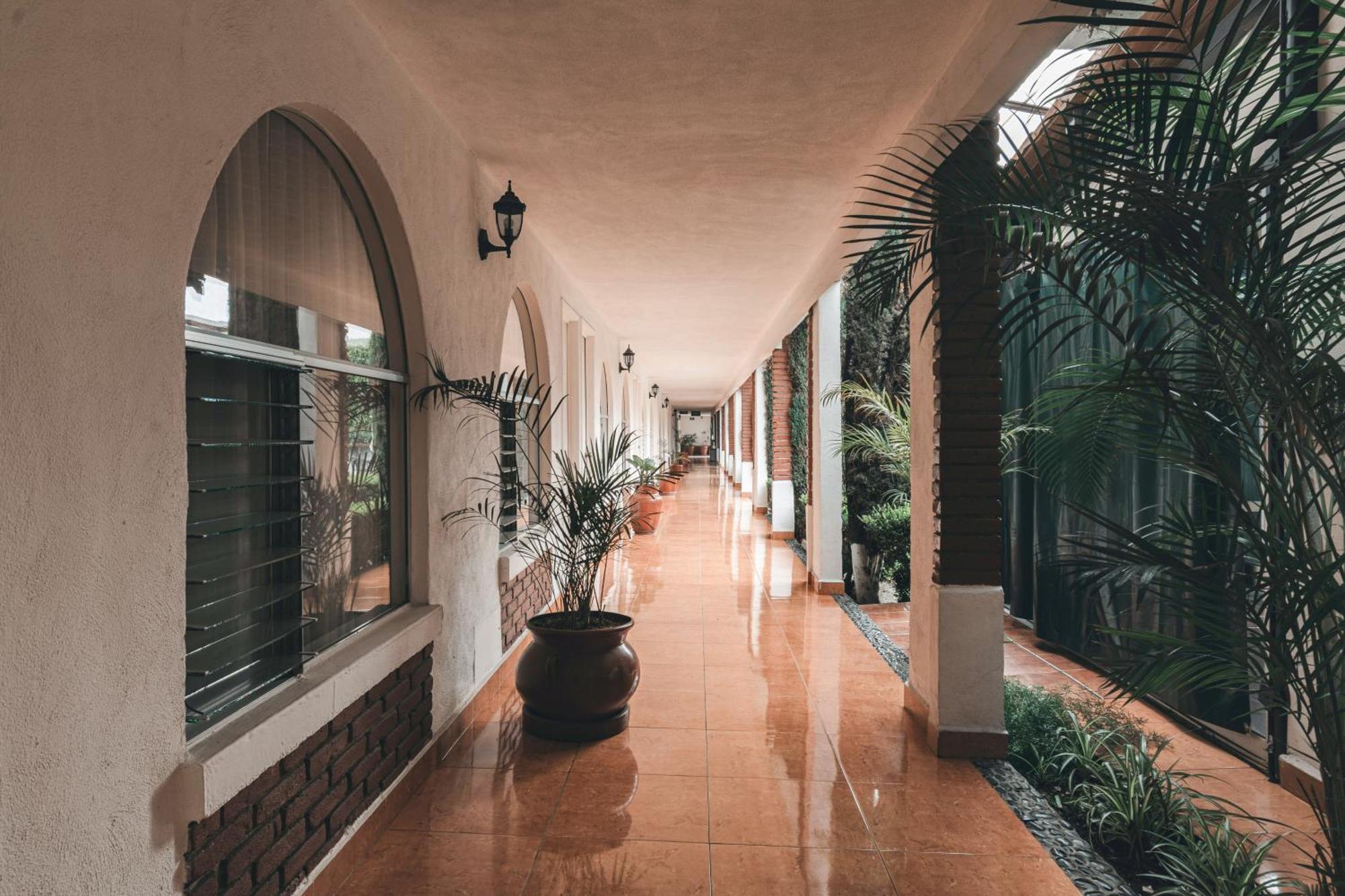 Hotel & Suites Villa Del Sol Морелия Экстерьер фото