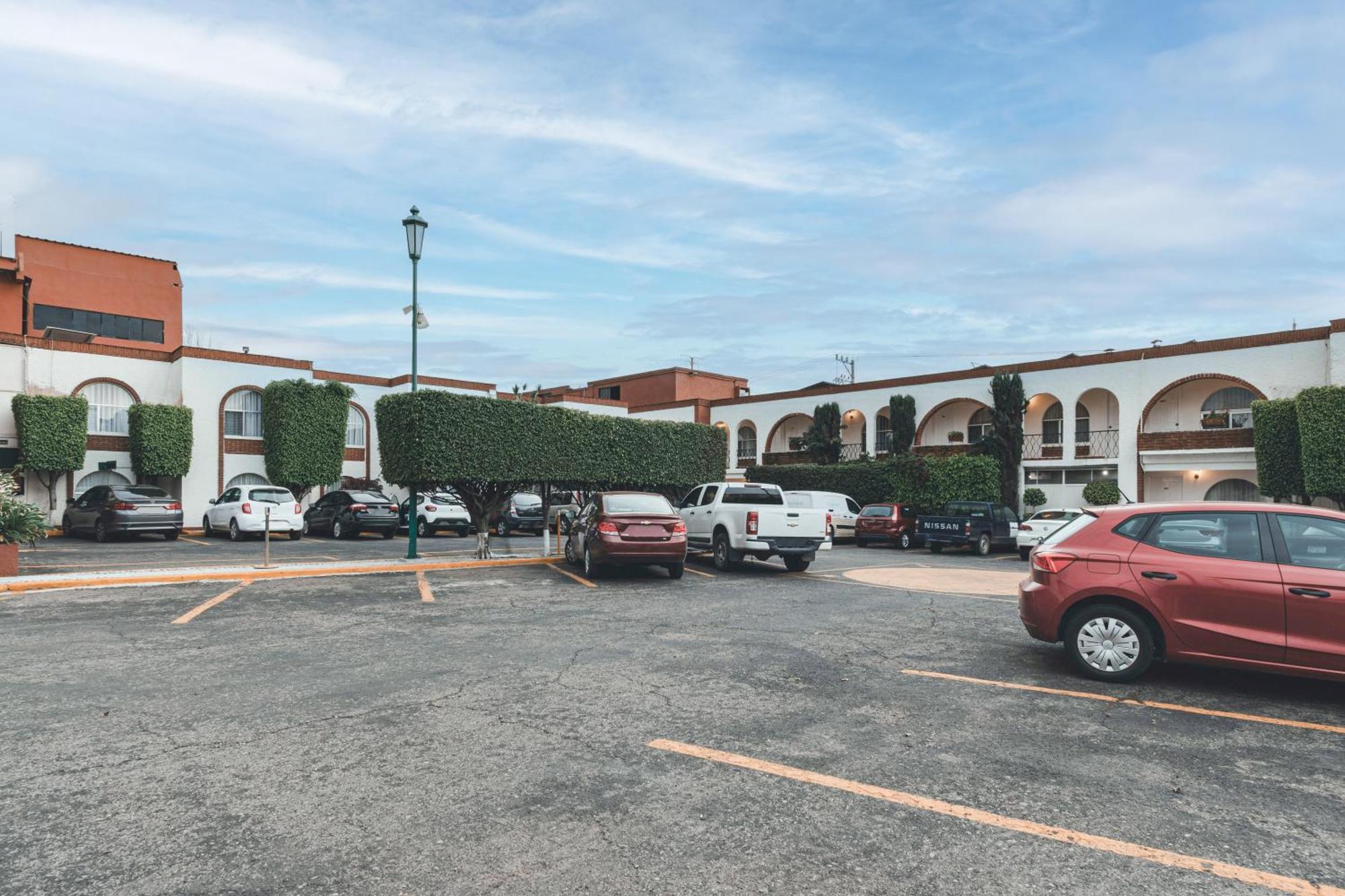 Hotel & Suites Villa Del Sol Морелия Экстерьер фото