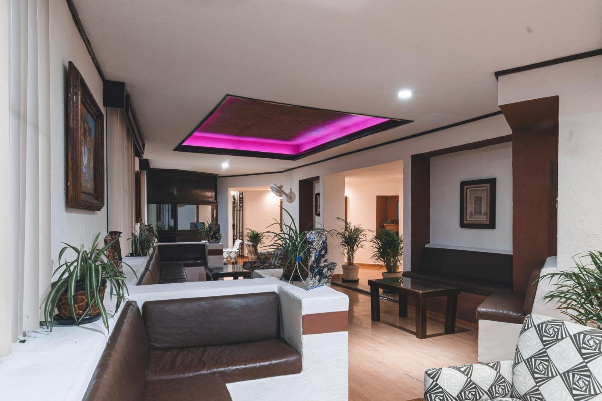 Hotel & Suites Villa Del Sol Морелия Экстерьер фото