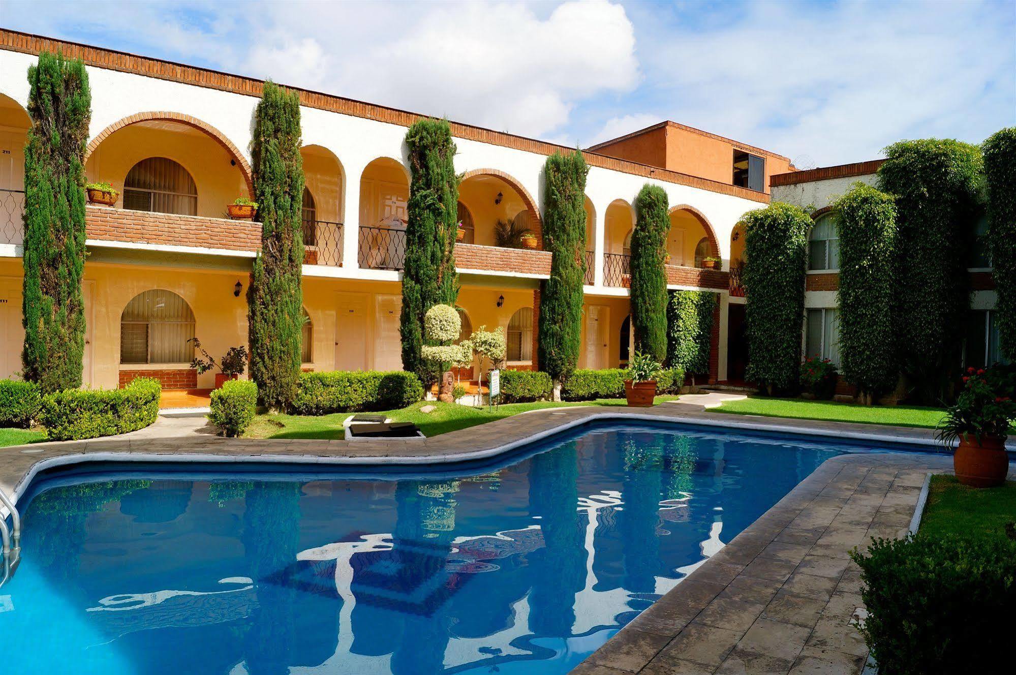 Hotel & Suites Villa Del Sol Морелия Экстерьер фото